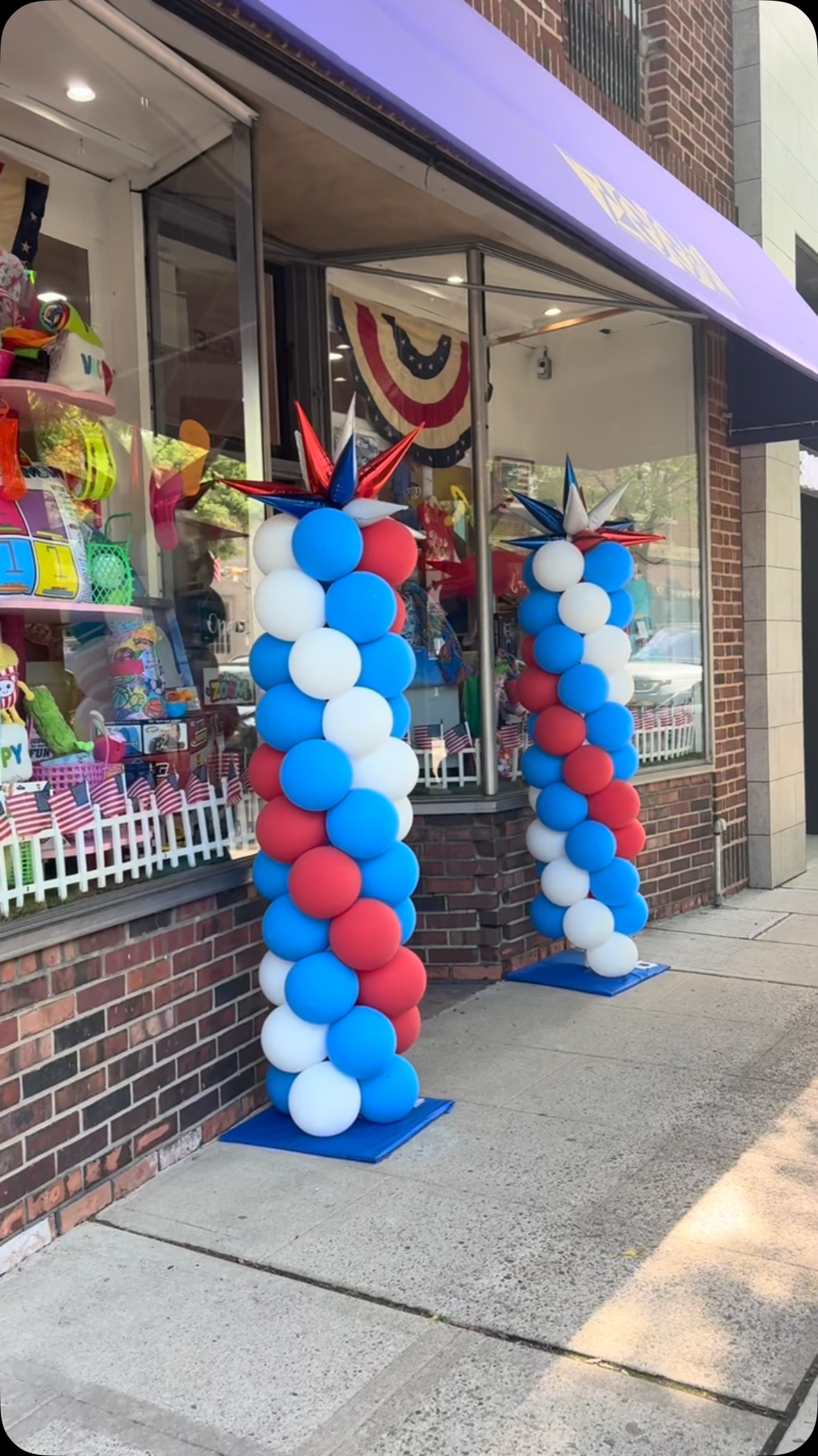 Our store front is looking extra festive with balloons thanks to @msballoonz , and the she